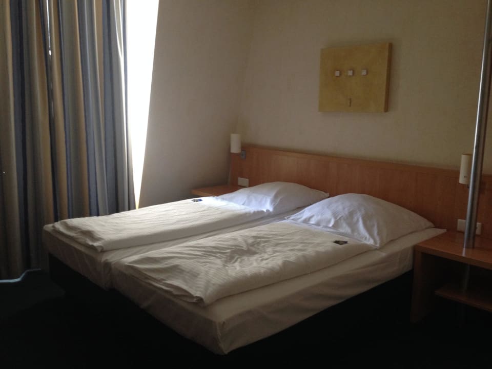 Gemütliches Doppelbett Hotel Oberhausen Neue Mitte affiliated by Meliá
