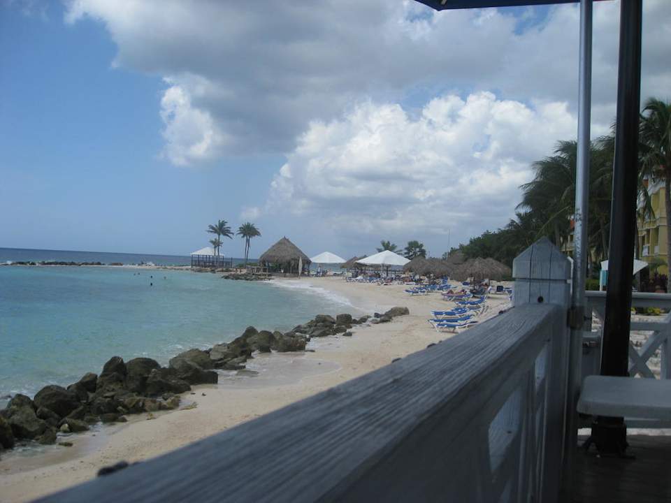 Ausblick auf den Strand vom Seabreeze Restaurant Hotel Marriott Beach Resort & Emerald Casino