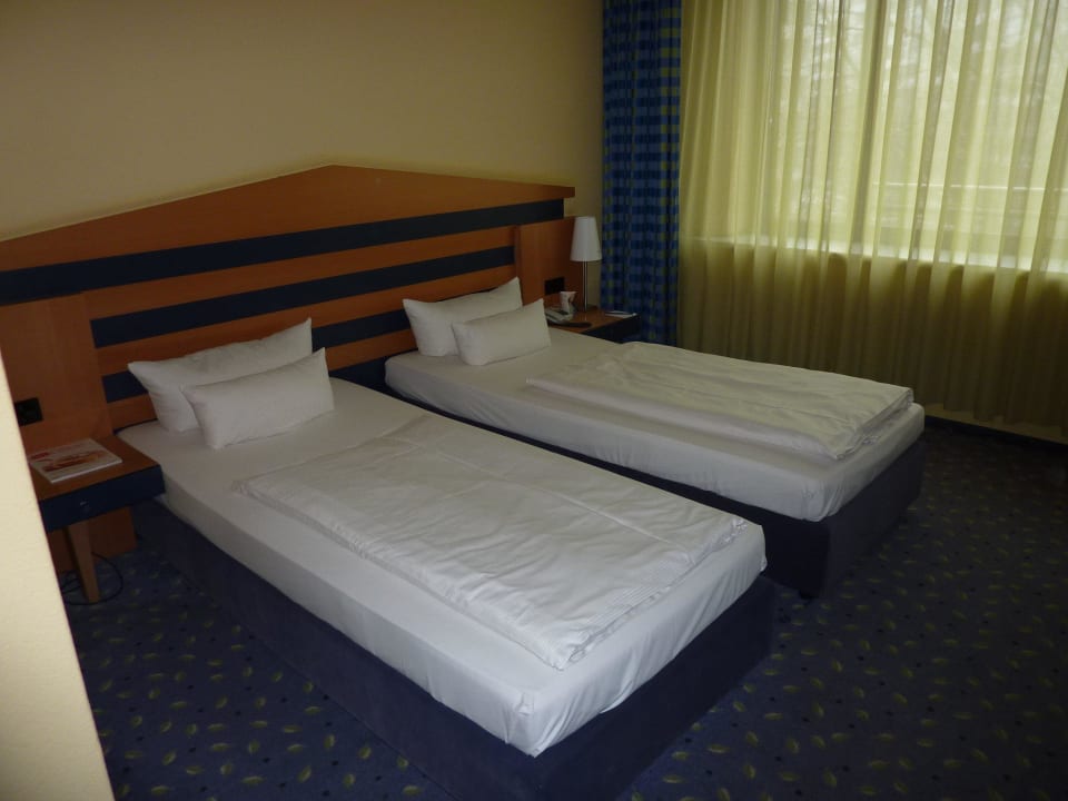 Doppelzimmer mit getrennten Betten Vienna House Easy Berlin
