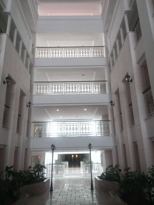 Flur, Aufgang zu den Zimmern Alba Queen Hotel