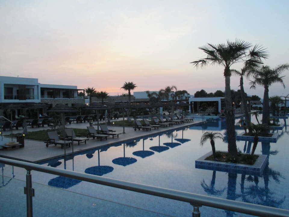 Abenstimmung am Pool TUI BLUE Palazzo del Mare