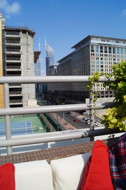 Blick von der Poolanlage Rose Rayhaan by Rotana