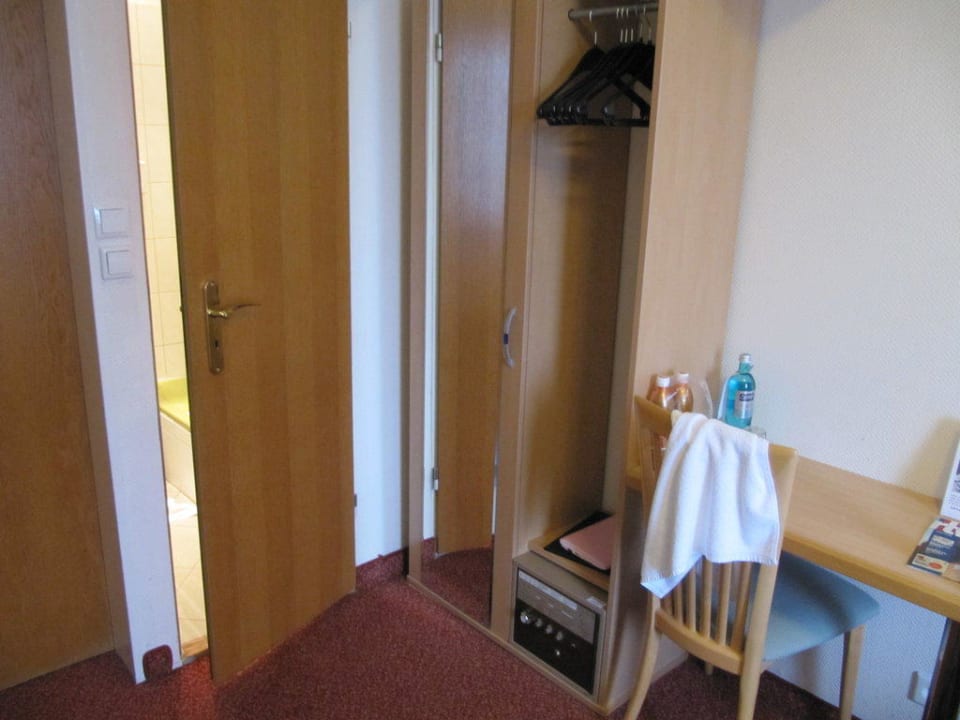 Schrank mit Safe Hotel Central Hamburg