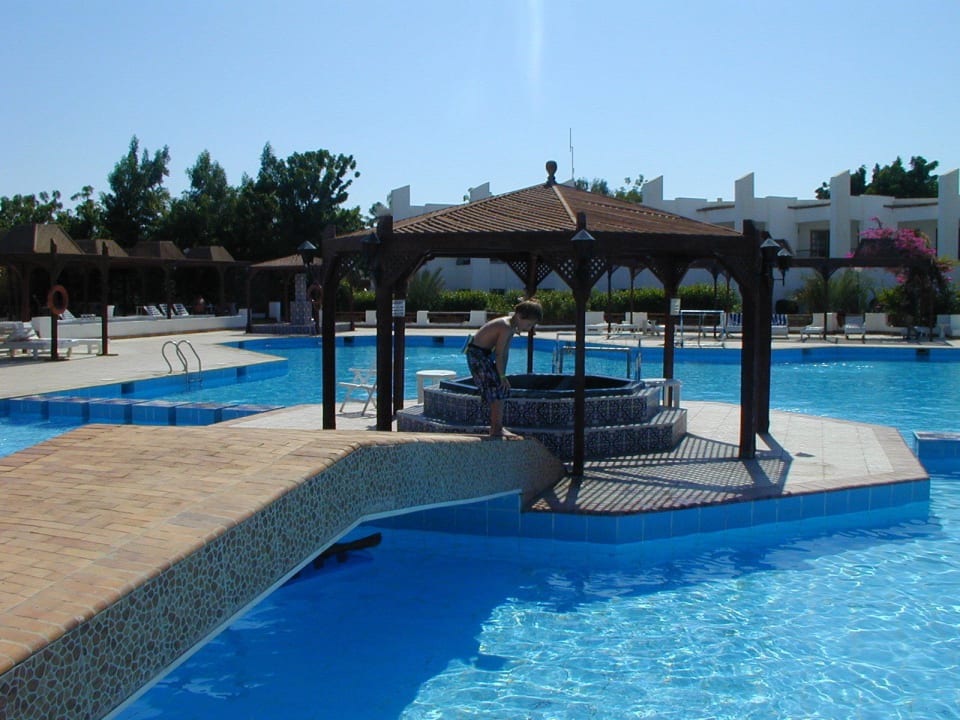 Pool mit Yaccuzi Menaville Safaga