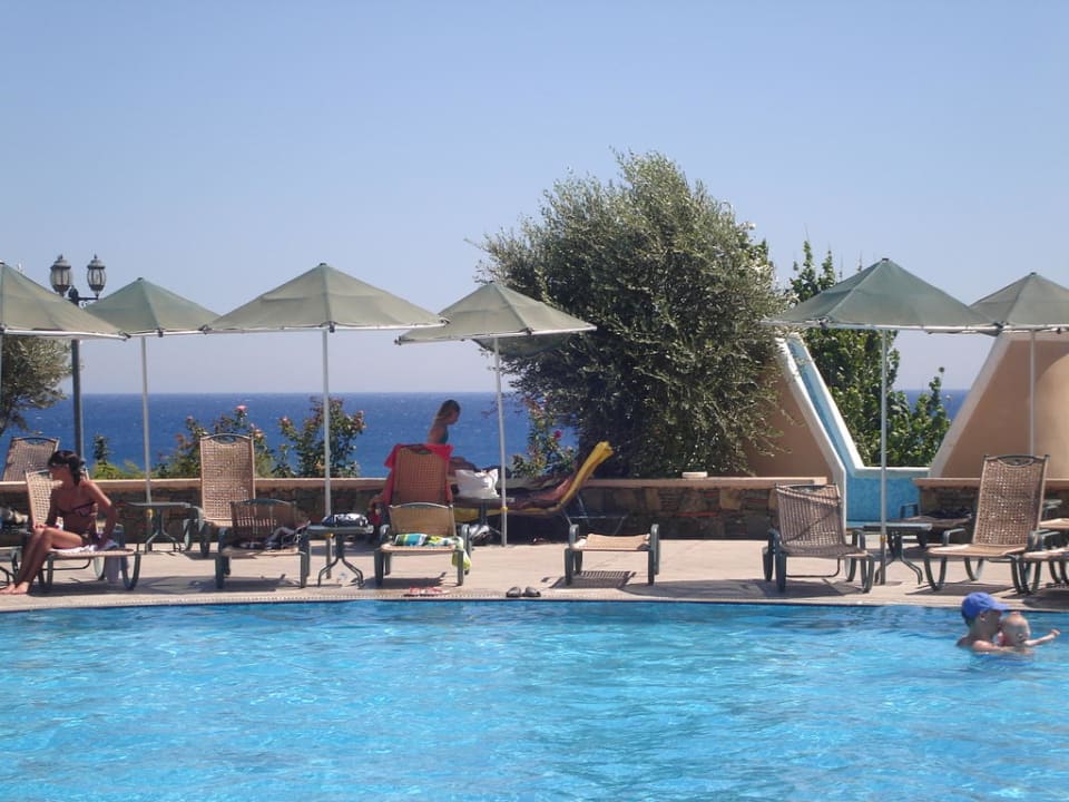 Przy basenie Lindos Imperial Resort & Spa