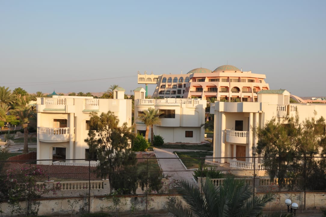 Vom Balkon direkt gegenüber Desert Rose