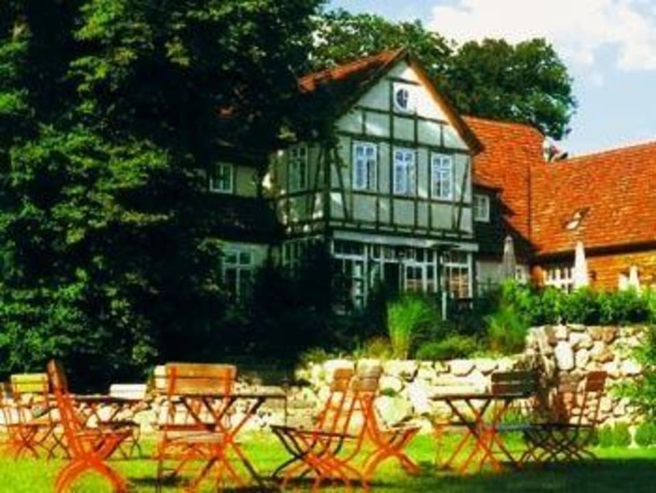 Backside of the hotel with the beautiful garden Gutshof Woldzegarten