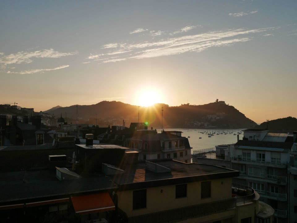 Blick aus dem Zimmer in Richtung Meer  TRYP San Sebastián Orly Hotel