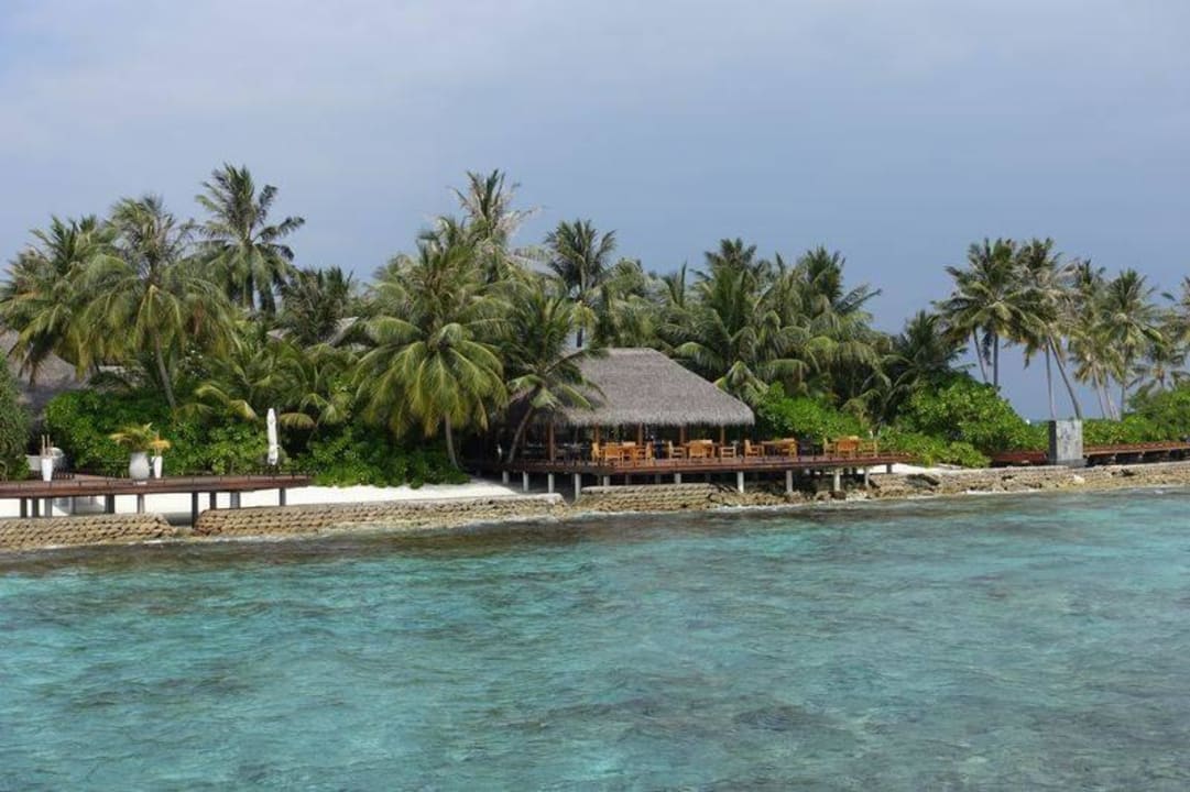 Hauptrestaurant Outrigger Maldives Maafushivaru Resort