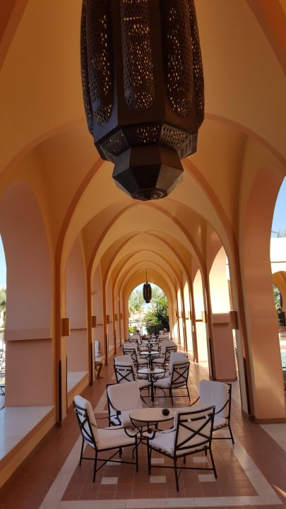 Der "Kreuzgang" (links Blick zur Abendbühne) Steigenberger Coraya Beach - Adults only