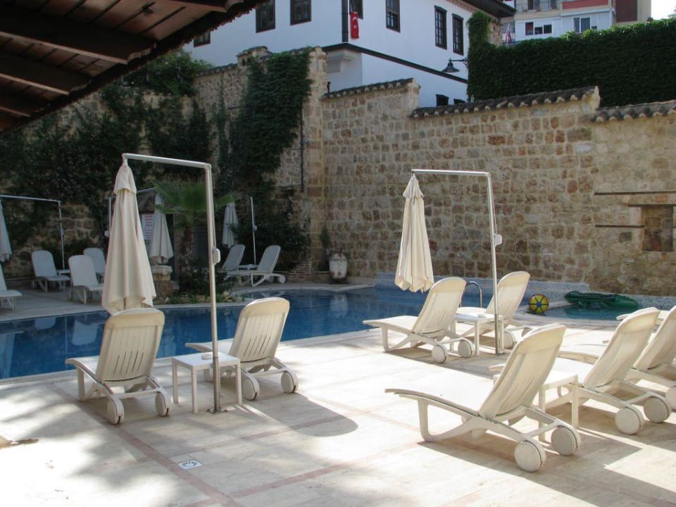 Poolbereich am Morgen Dogan Hotel by Prana Hotels & Resorts