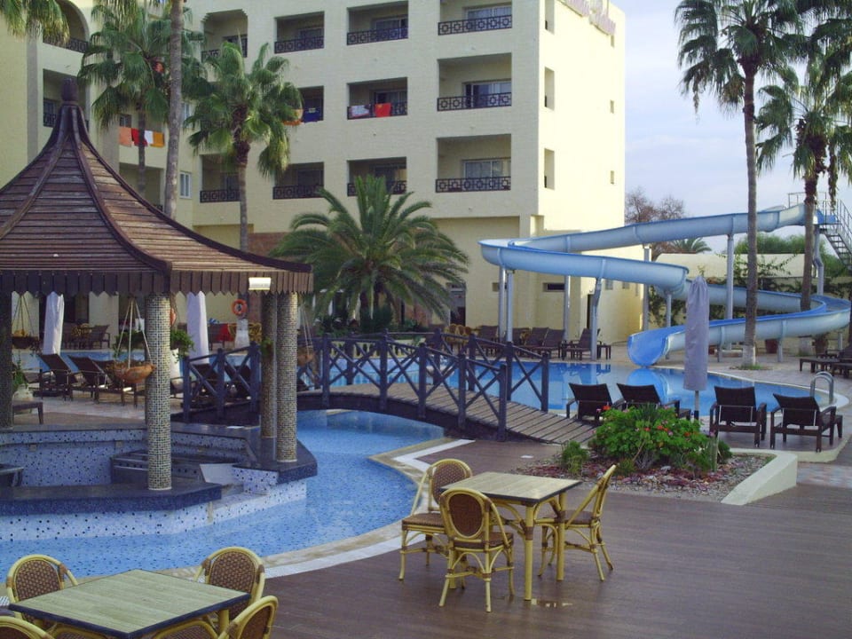 Kinderbecken und Poolbar Hotel Paradis Palace