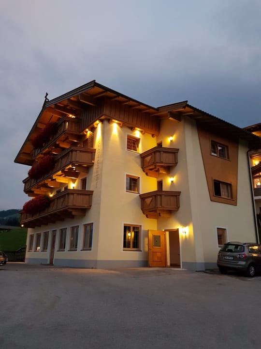 Außenansicht Gasthof Almhof