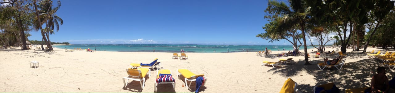 Panorama vom Strand Iberostar Waves Costa Dorada