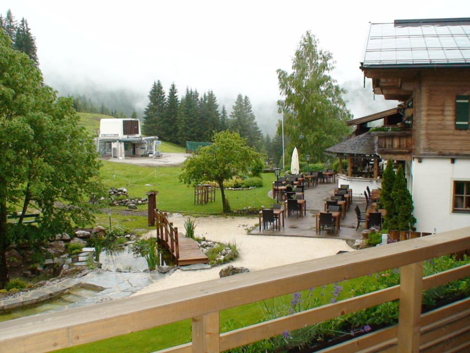 Gartenanlage und Liftstation Holzhotel Forsthofalm