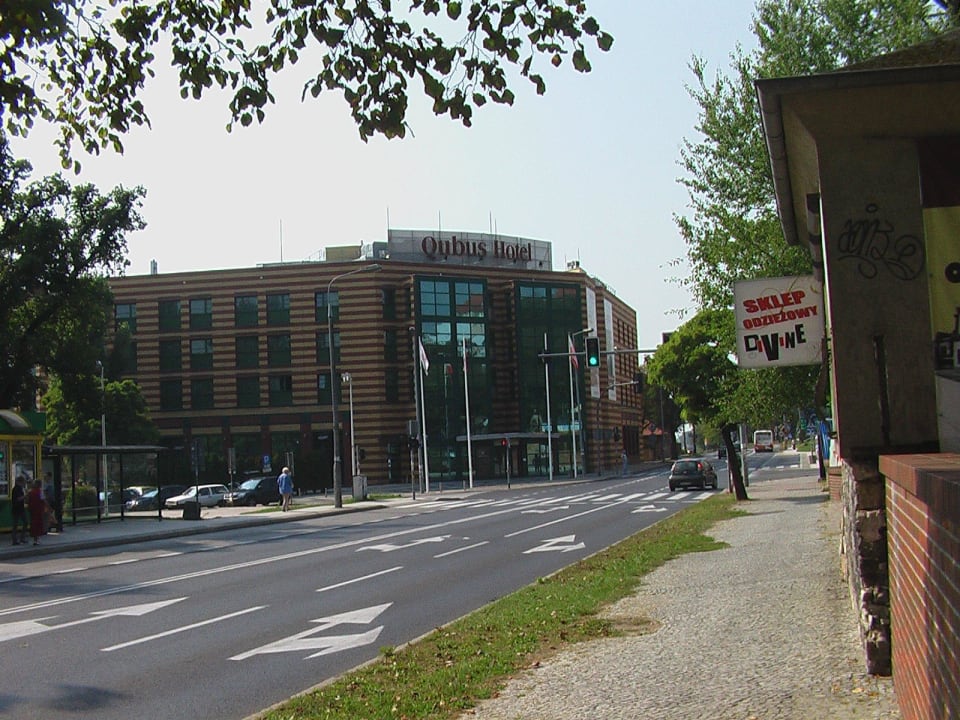 Von weitem aufgenommen Qubus Hotel Gorzow Wielkopolski