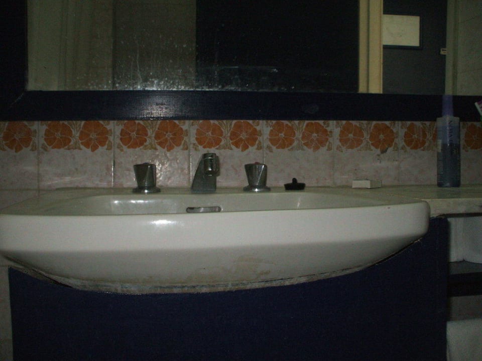 Bad so dreckig Hotel El Hana Beach