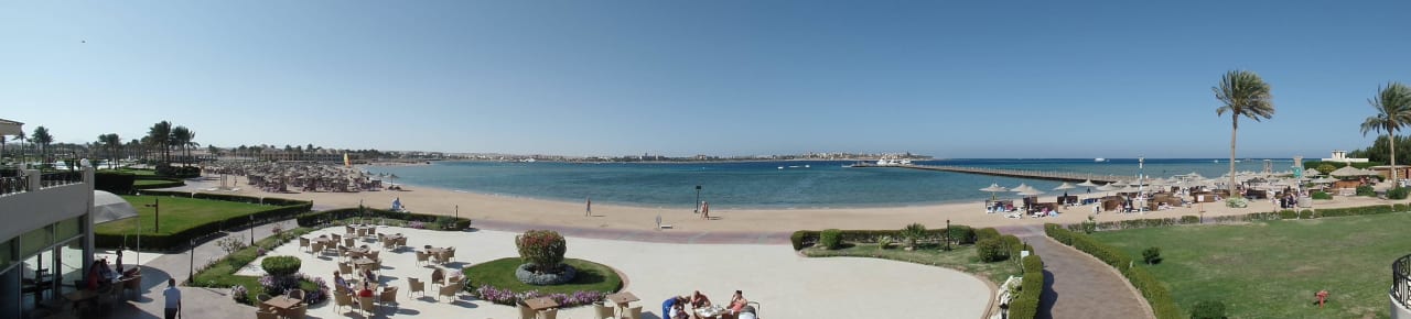 Strandpanorama vom fischrestaurant Cleopatra Luxury Resort Makadi Bay