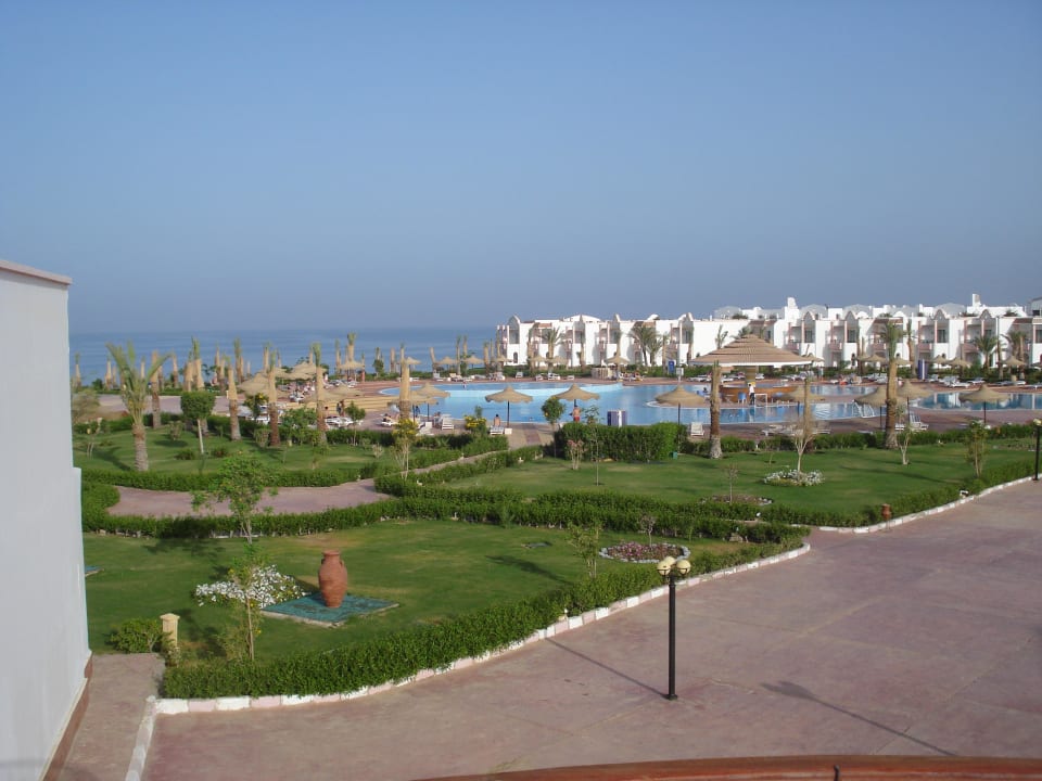 Blick auf den Innenteil der Hotelanlage Fantazia Resort Marsa Alam