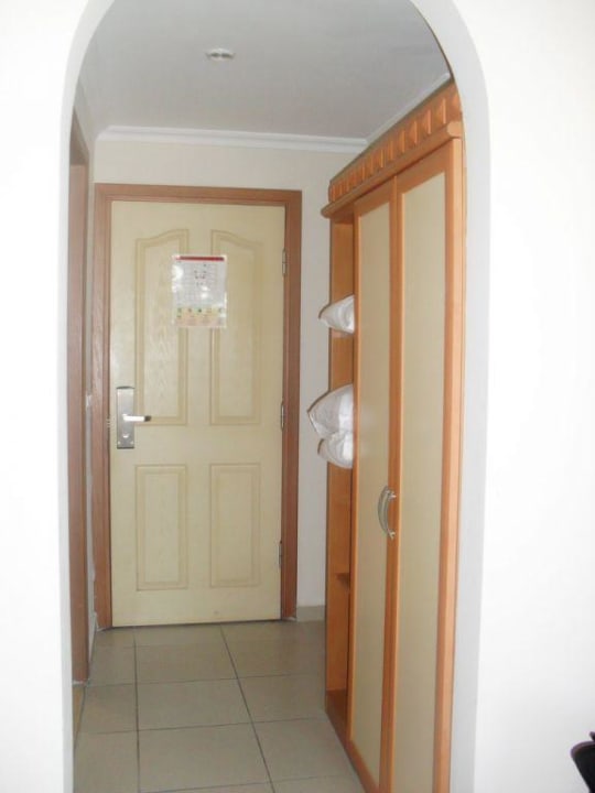 Eingang und Schrank Riviera Hotel & Spa