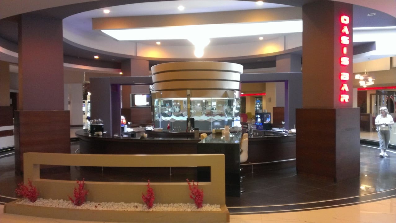 Oasis Bar Limak Lara Deluxe Hotel & Resort