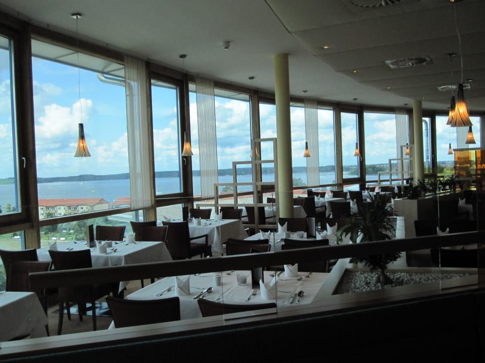 Panoramarestaurant mit Blick auf die Binnenmüritz Hotel Kurzentrum Waren