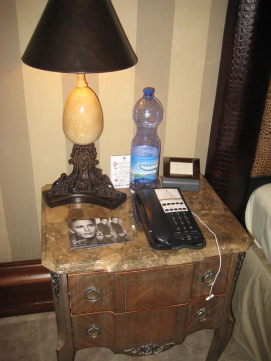 Nachttisch (Schmuckstück) Anantara Palazzo Naiadi Rome Hotel