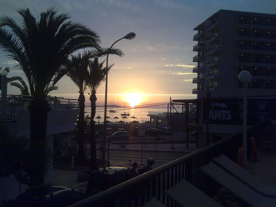 Bild 2 Sonnenuntergang vom Balkon Meerseite Hotel Osiris