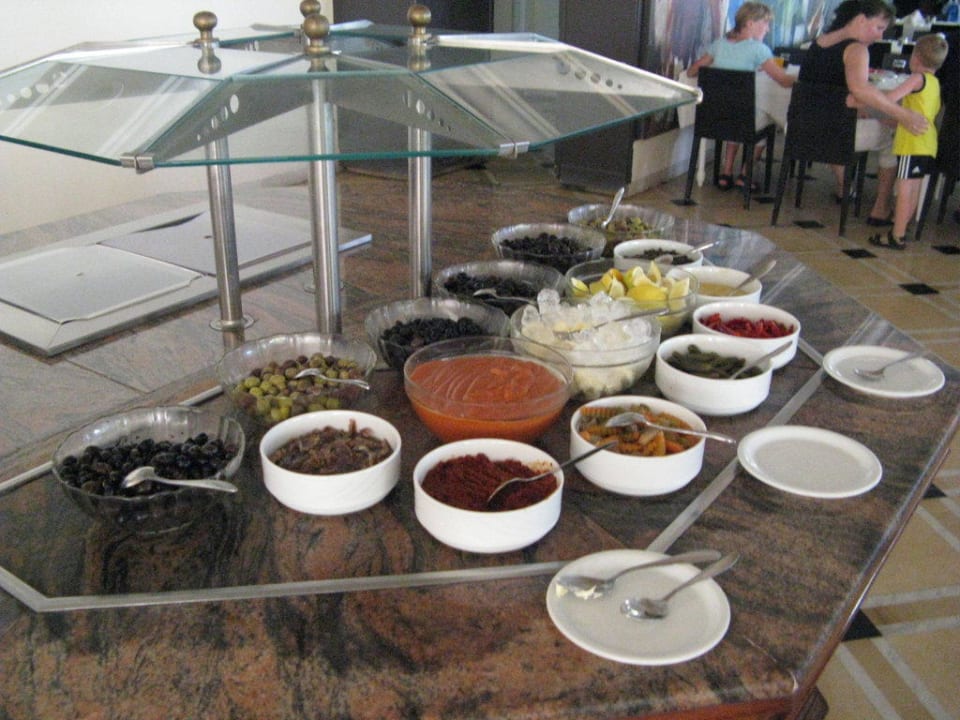 Im Restaurant, Harissa, Oliven usw. Calimera One Resort Jockey