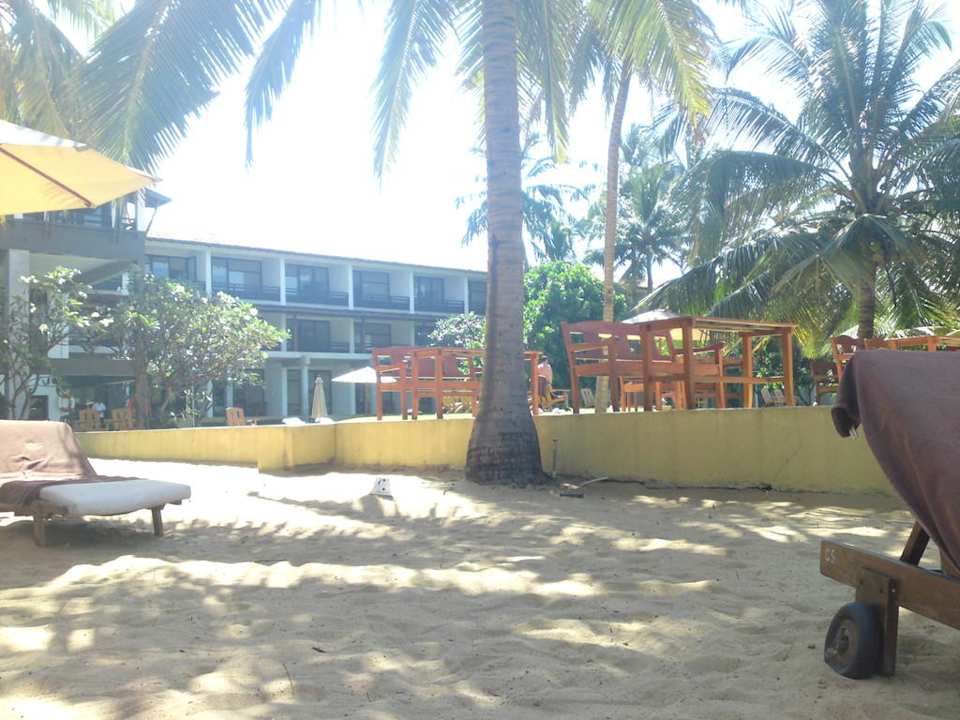 Auf der Liege liegend Hotel Jetwing Beach