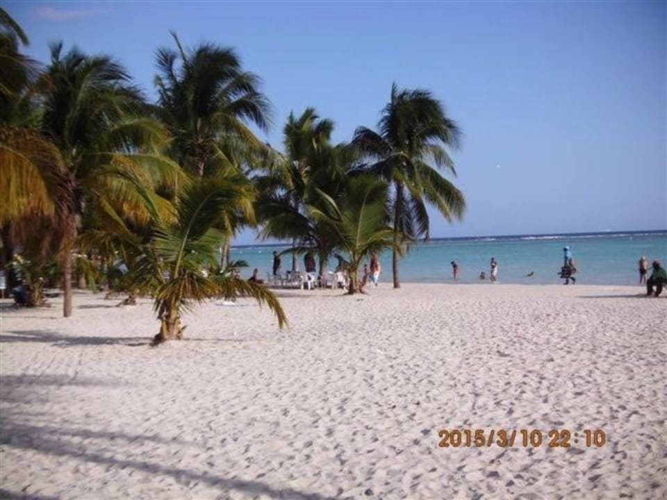 Strand vor dem Hotel BelleVue Dominican Bay