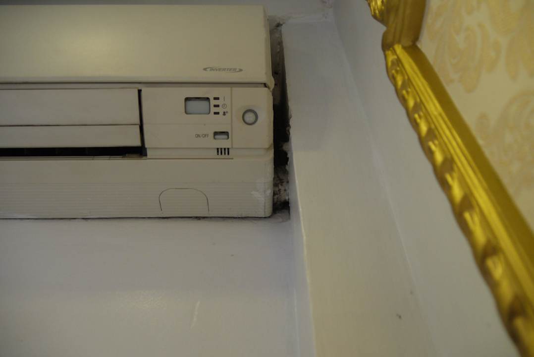 Mould at aircondition Hotel Thaison Palace