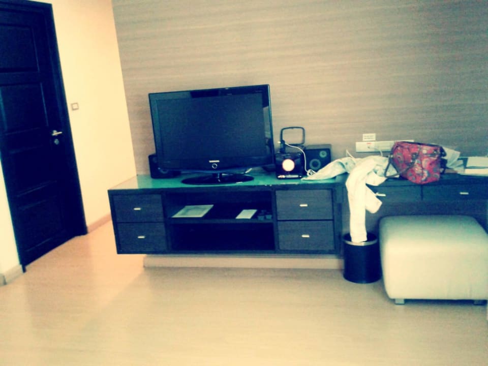 TV Hotel Aspen Suites