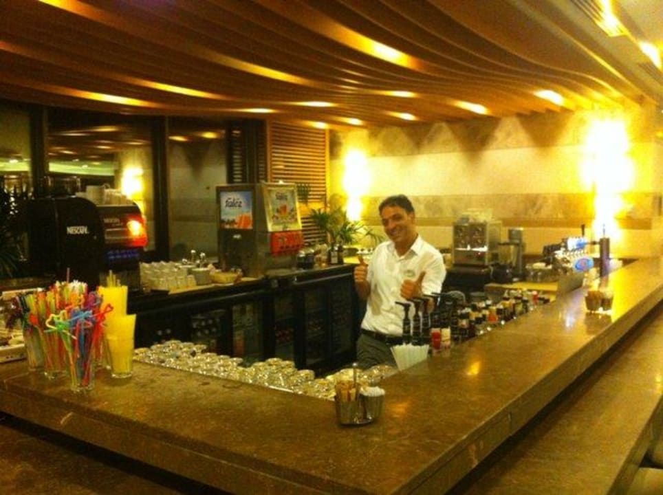 Der nette Harkan von der Lobbybar Sherwood Dreams Resort