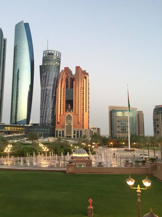 Blick vom Haupteingang Emirates Palace Mandarin Oriental