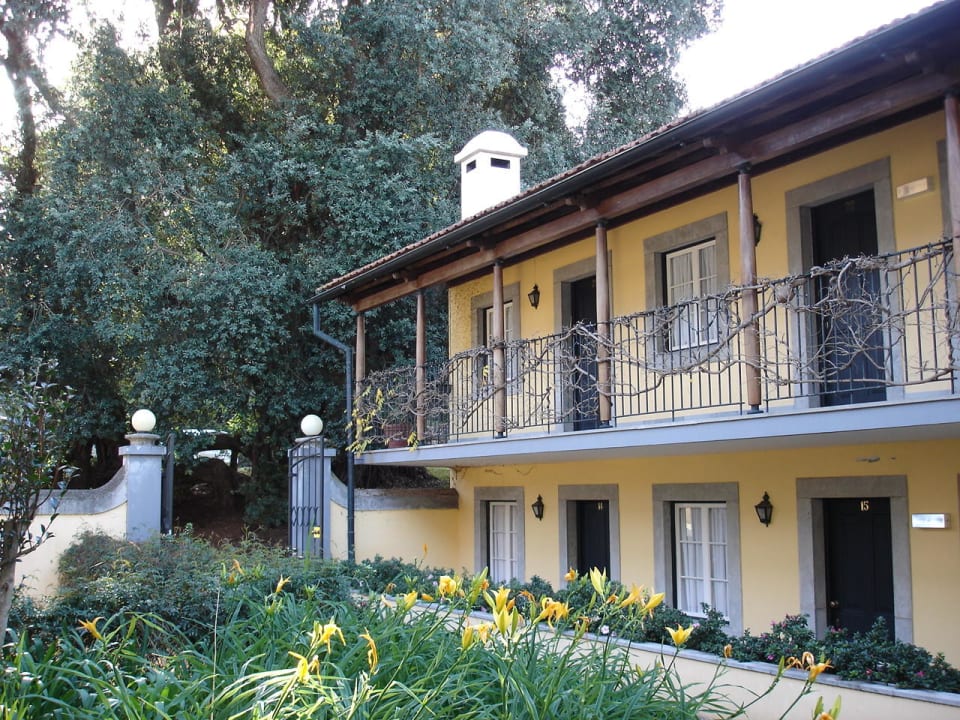 Außenansicht des Gartenhauses Hotel Casa Velha do Palheiro