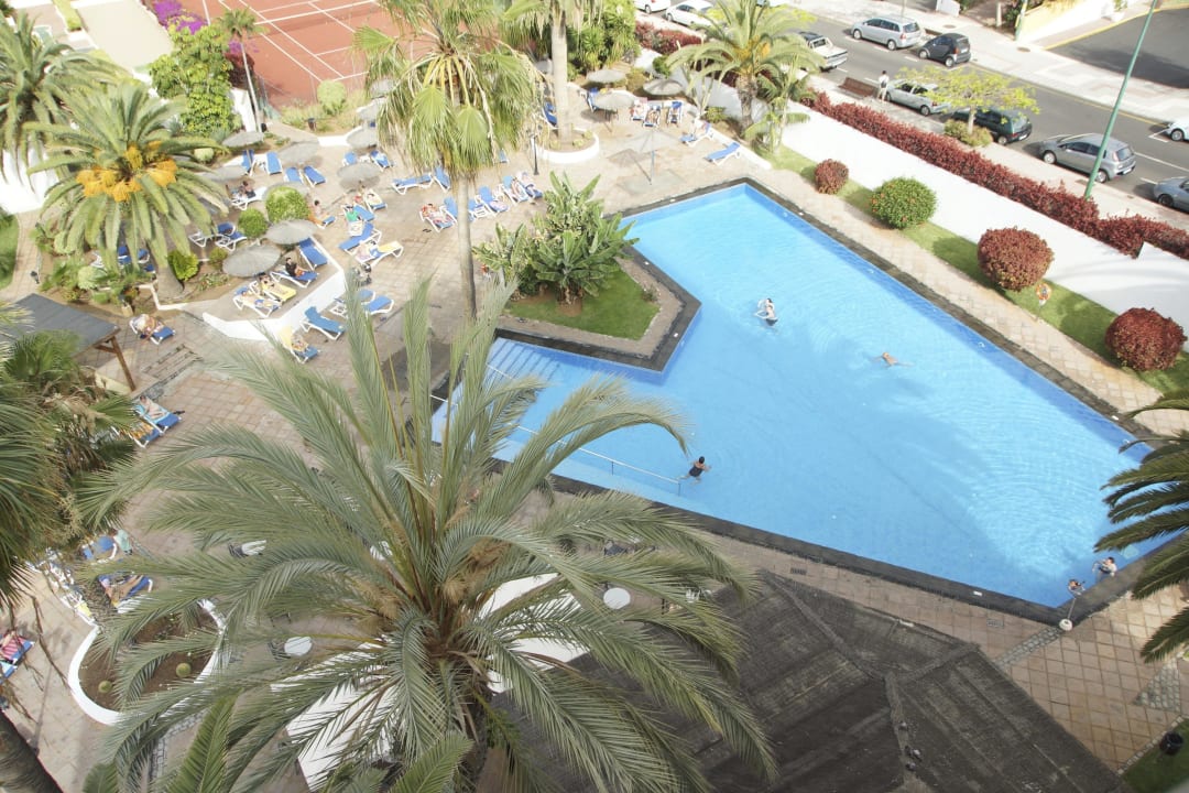 Pool und Tennisplatz BLUESEA Interpalace