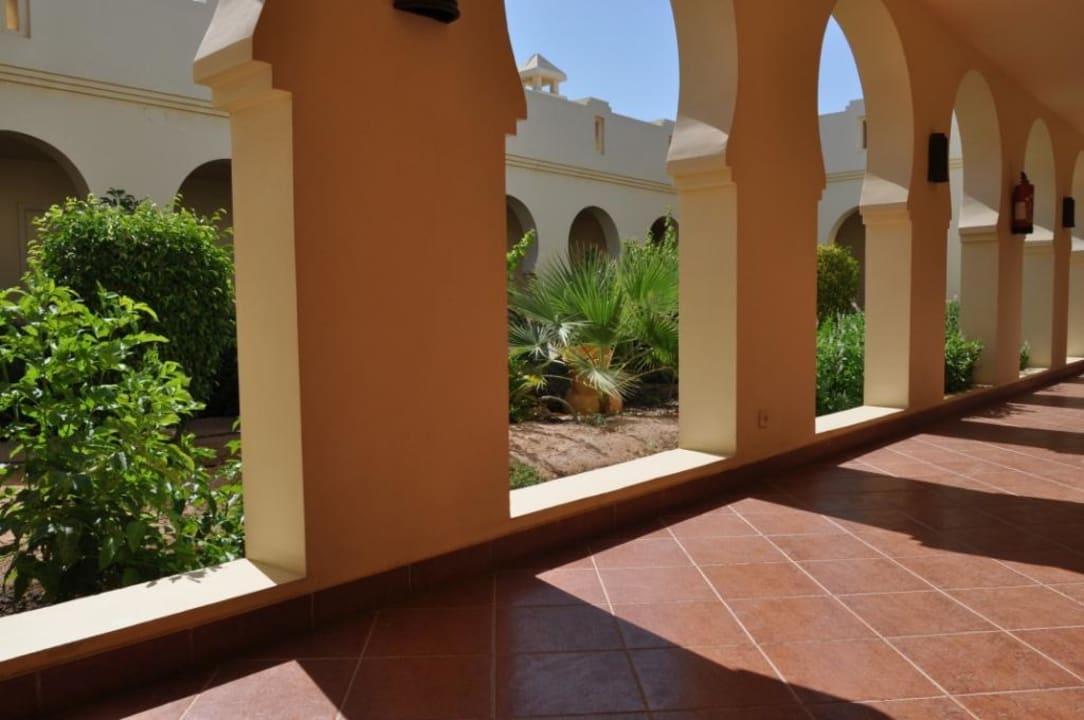 Dziedziniec w bungalowie Charmillion Club Resort