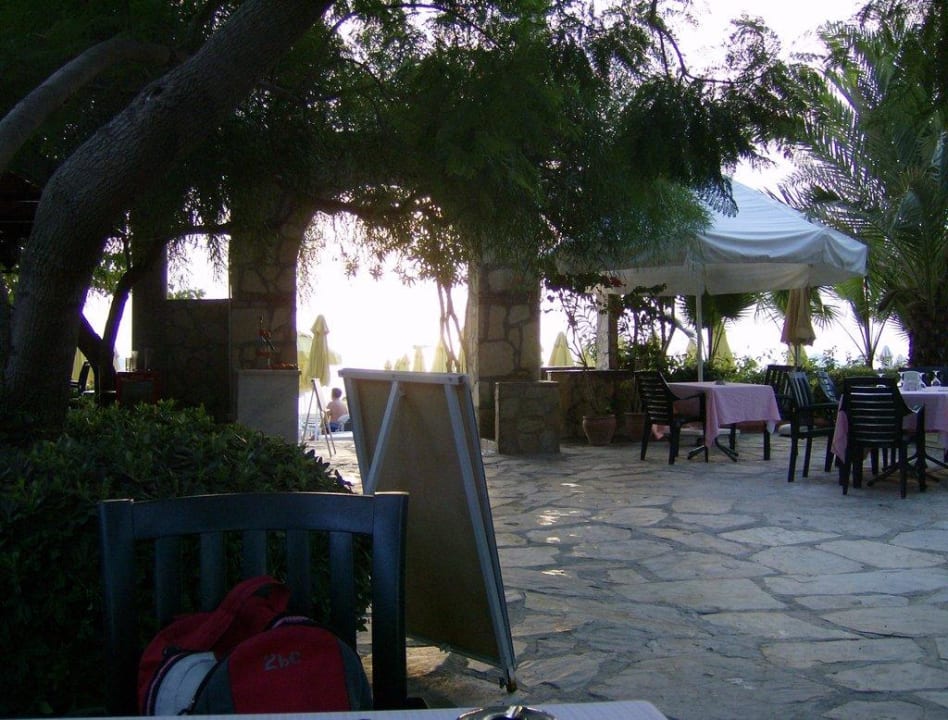 Am Abend im Garten des Hotels Side Bay Hotel