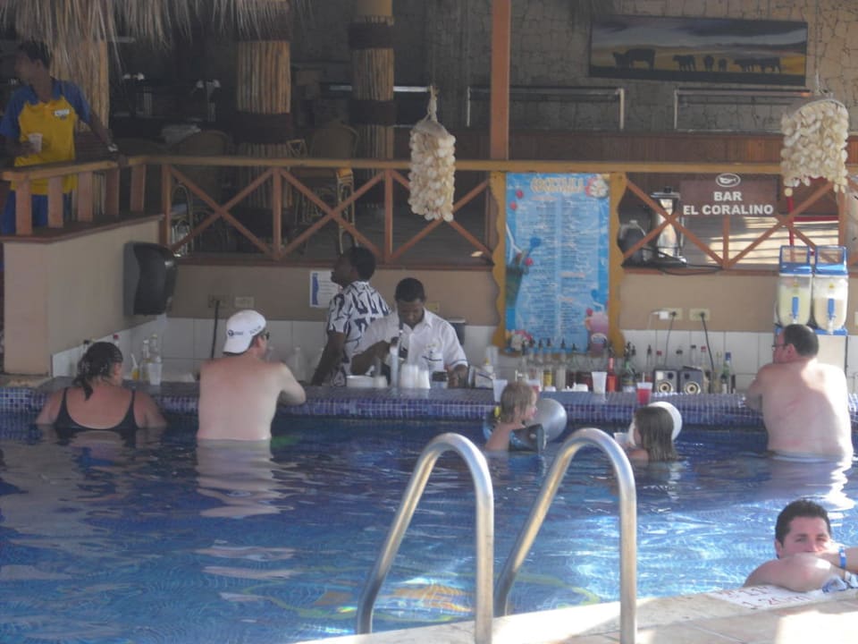 Poolbar beim Steakhouse Grand Sirenis Punta Cana Resort & Aquagames