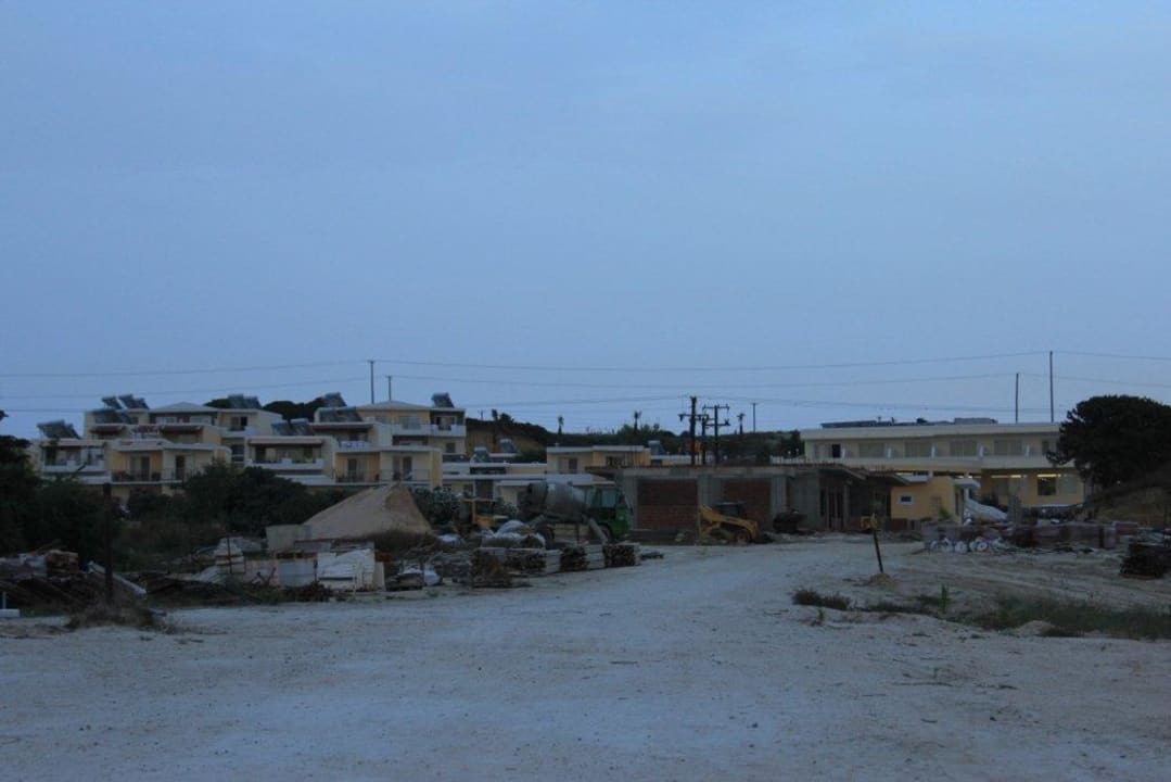 Baustelle Richtung Strand Hotel Kouros Palace