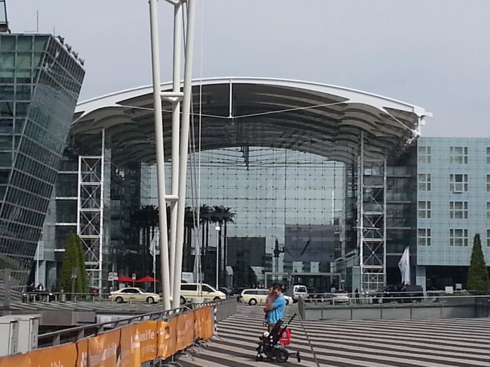 Eingang des Hotels  Hilton Munich Airport