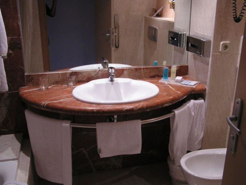 Waschbecken und Spiegel Iberostar Waves Playa de Muro