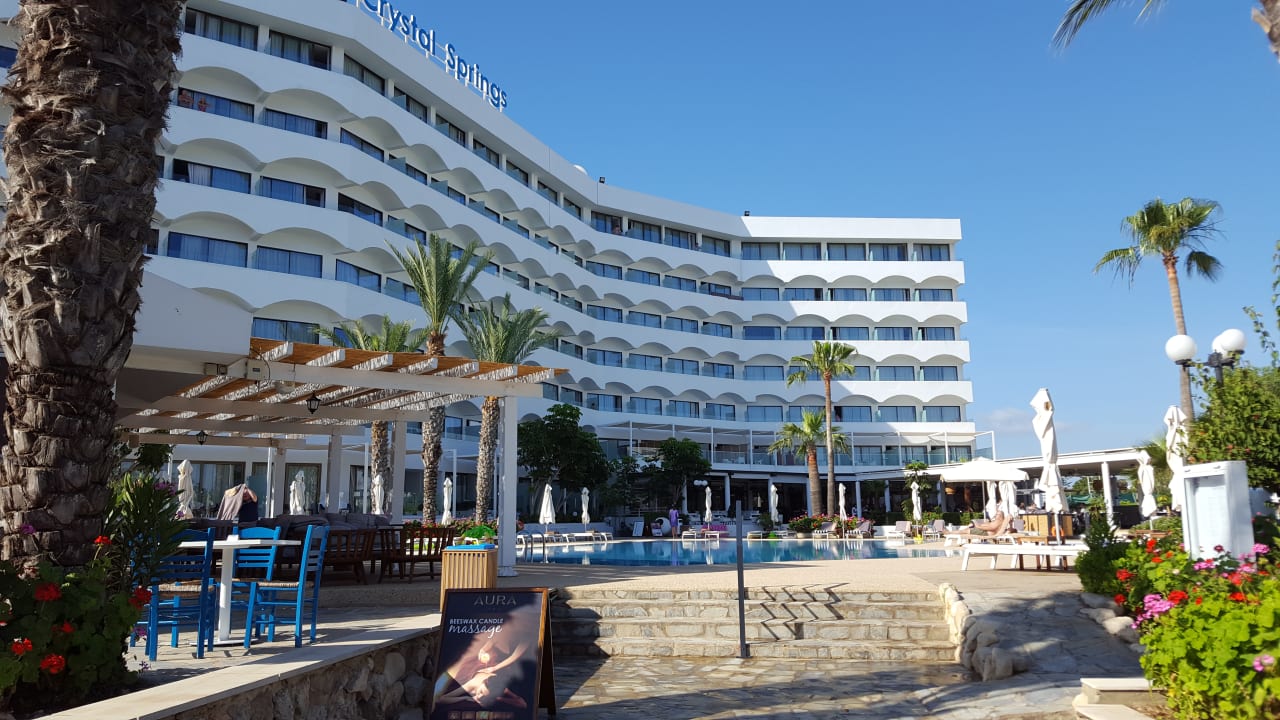 Außenansicht Crystal Springs Beach Hotel