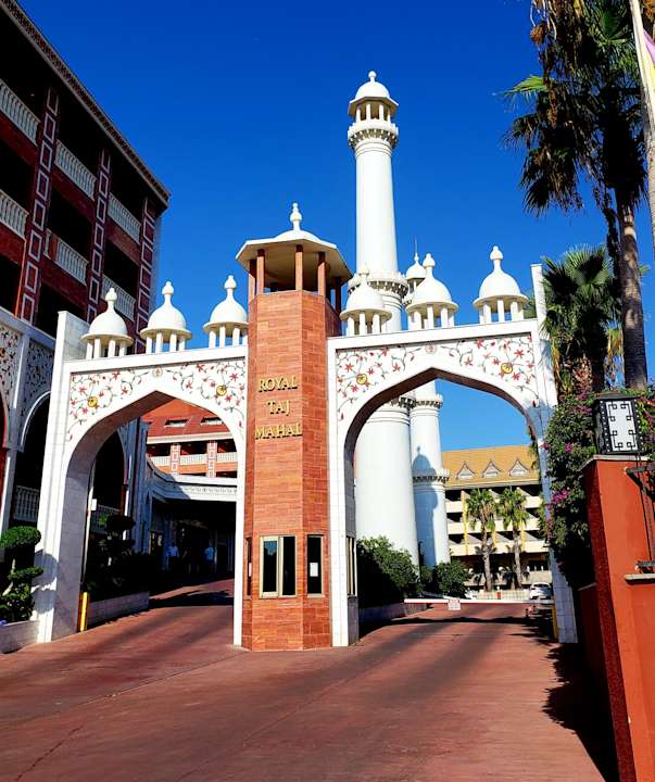 Außenansicht Royal Taj Mahal Hotel