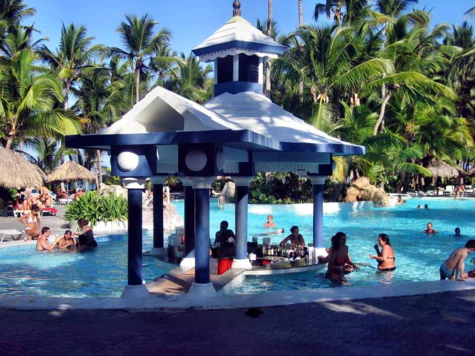 Poolbar am großen Pool Hotel Riu Palace Bavaro