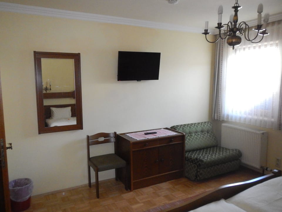 Schlafzimmer mit TV Ferienwohnun Speiereck Graggaber im sonnigen Süden Salzburgs