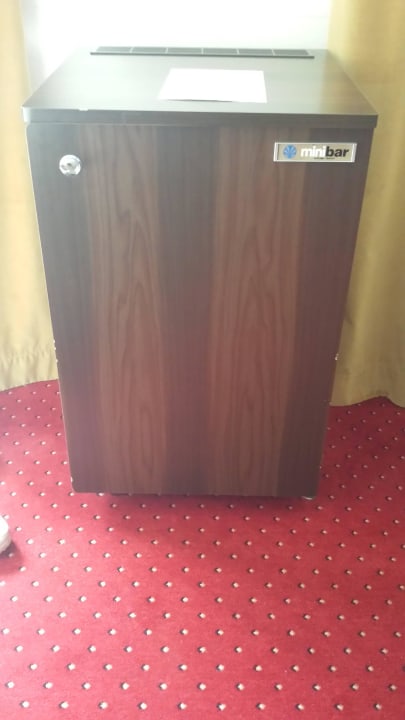 Die veraltete Minibar Hotel Schwarzer Adler