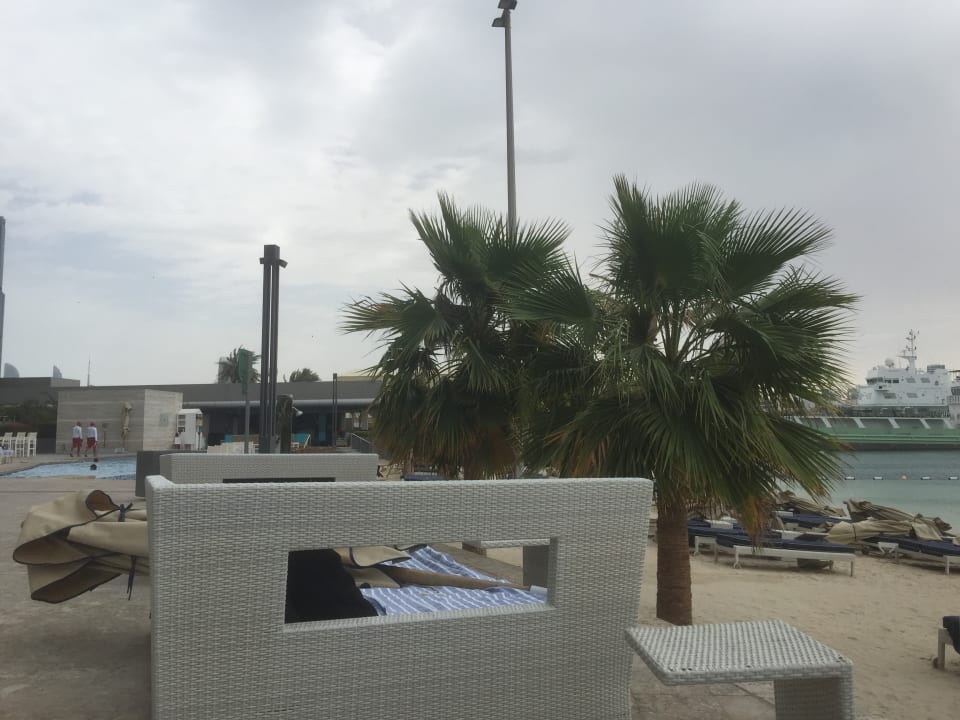 Strand Conrad Abu Dhabi Etihad Towers