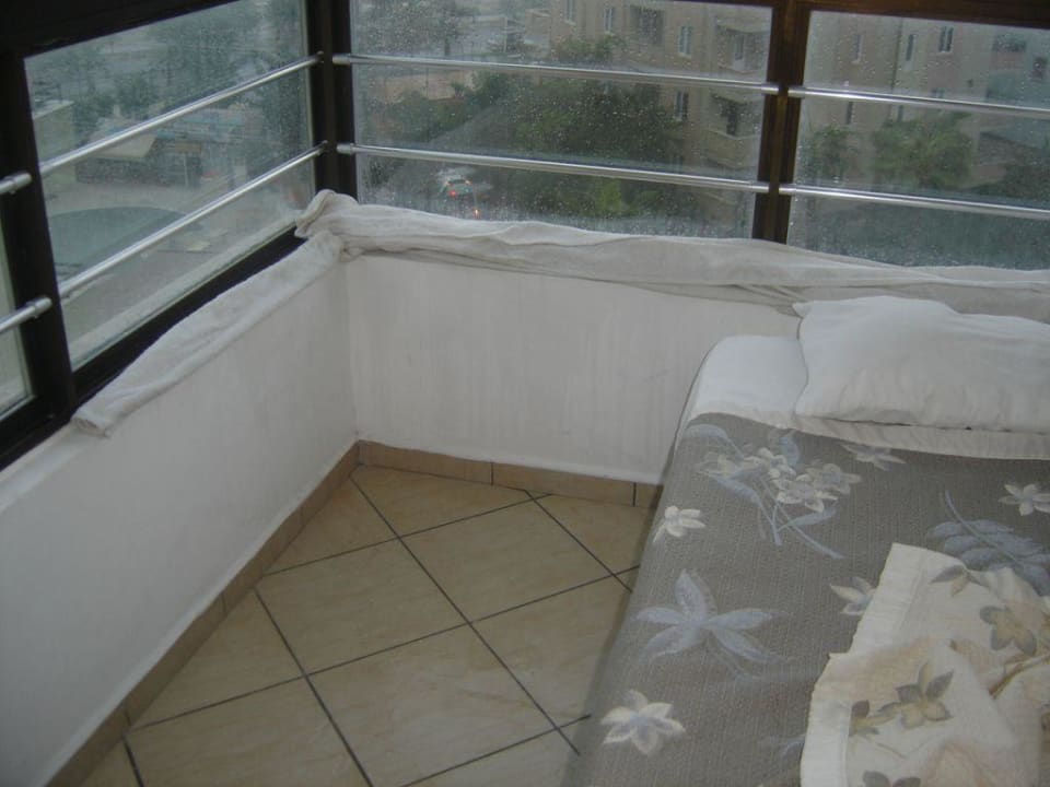 Regenwasser 2 Monte Carlo Hotel